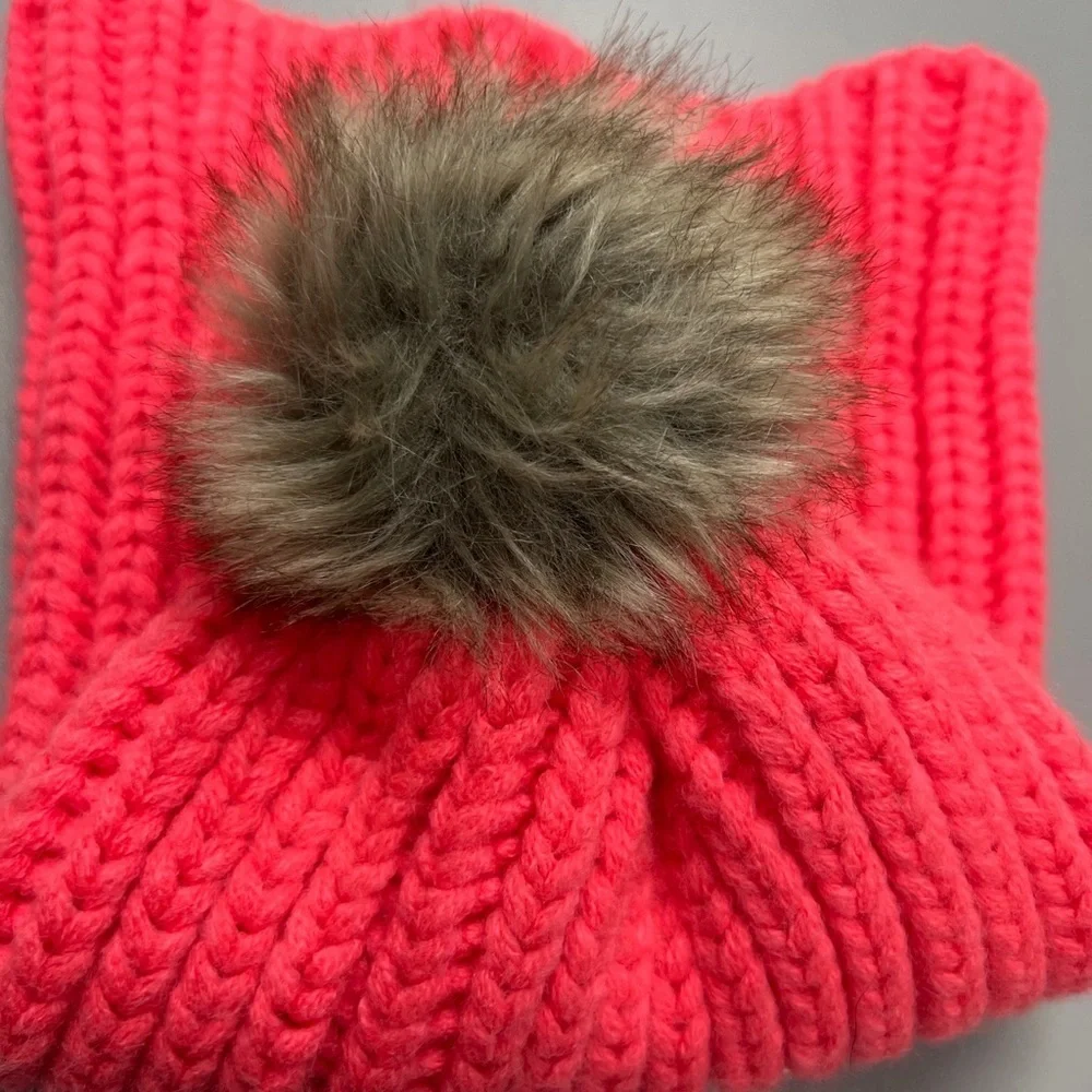 Old Navy Winter Beanie Crochet Knit Faux Fur Pom Hat Melon Color One Size EUC